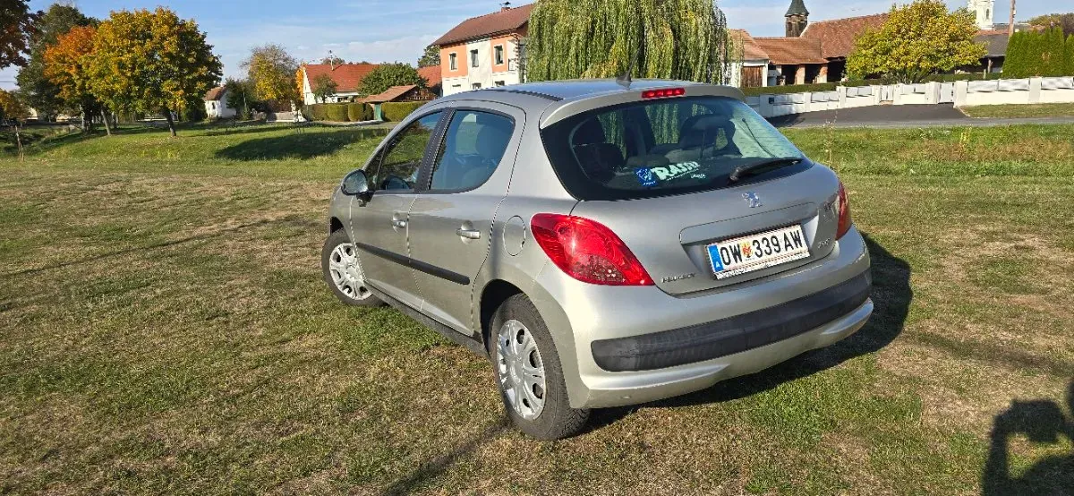 Peugeot 207 2009 photo 2