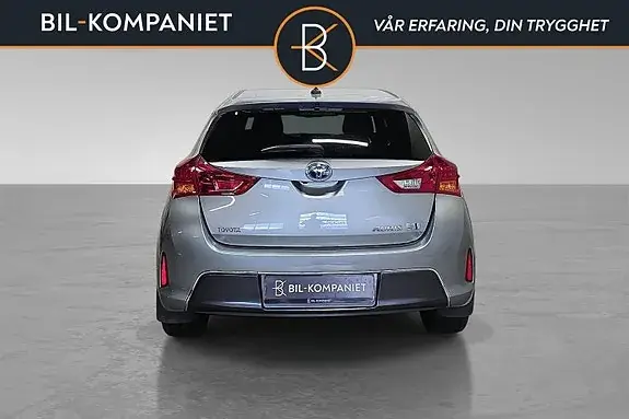 Toyota Auris 2015 photo 2