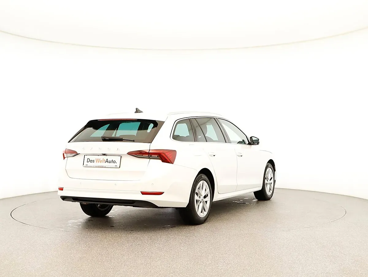 Skoda Octavia 2023 photo 3