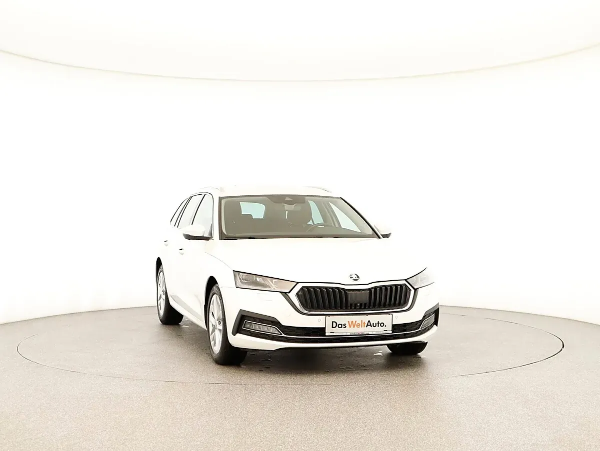 Skoda Octavia 2023 photo 2
