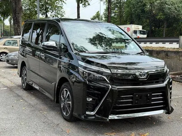 Toyota Voxy 2.0 Zs