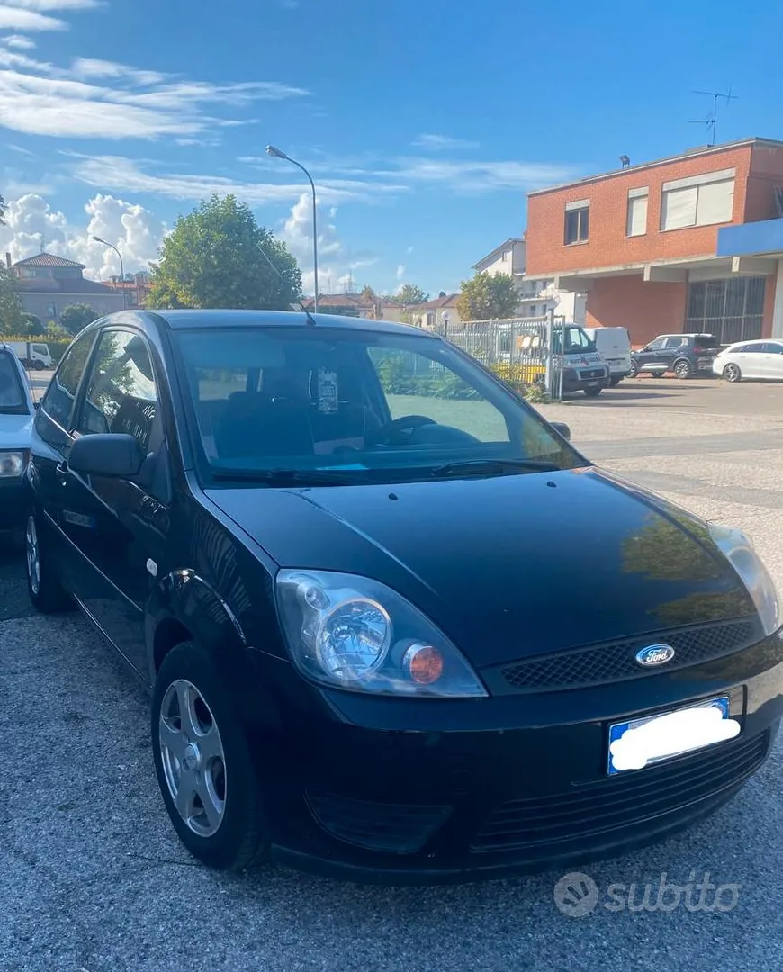 Ford Fiesta 2004 photo 2