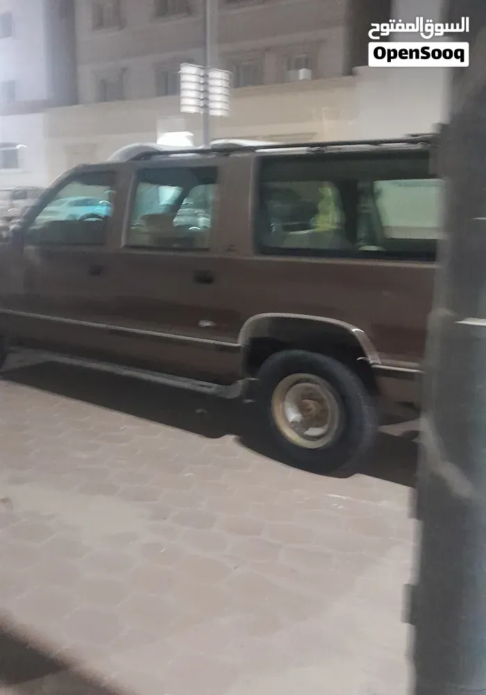 GMC Suburban 1994 photo 3