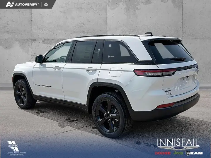 Jeep Grand Cherokee 2026 photo 4