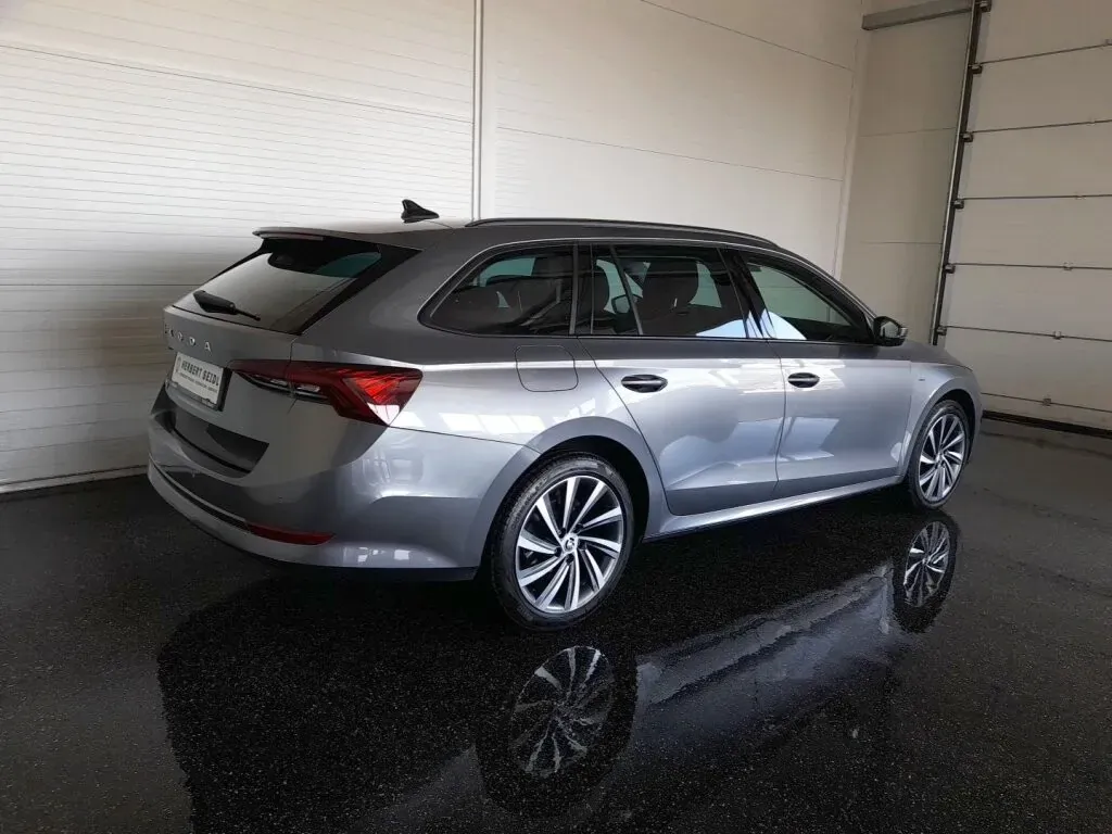 Skoda Octavia 2023 photo 2