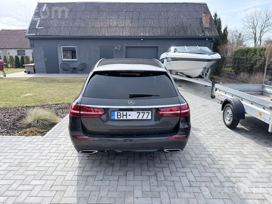 Mercedes-Benz E300 2022 photo 4