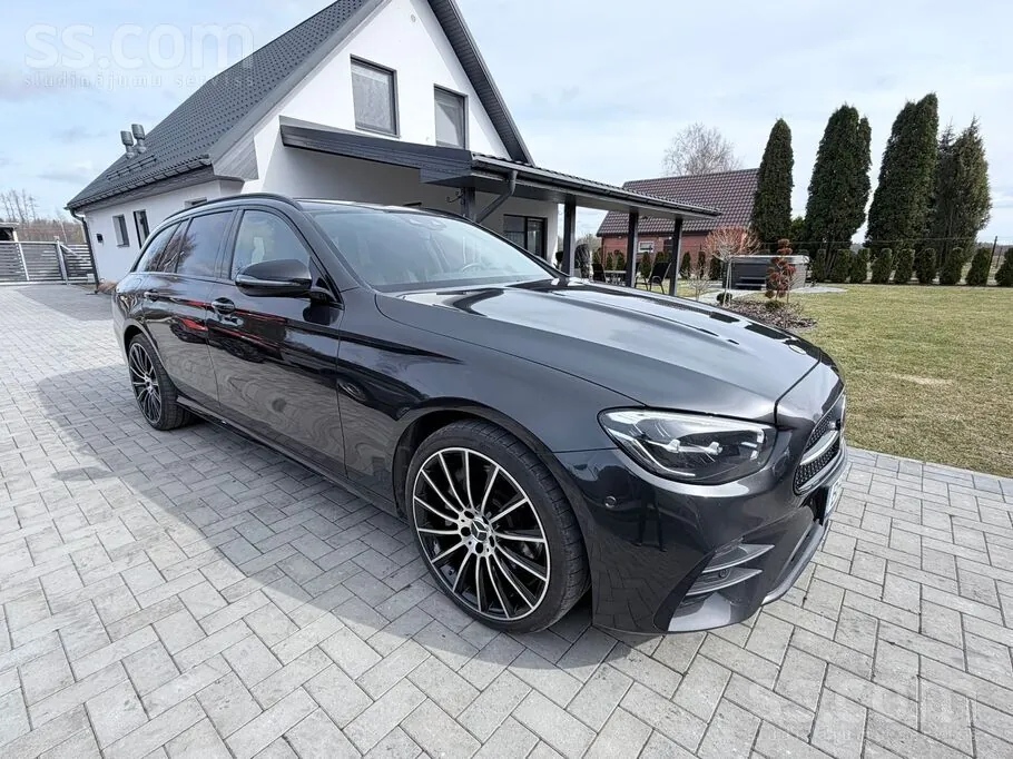 Mercedes-Benz E300 2022 photo 2