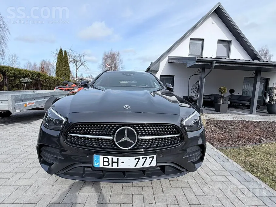 Mercedes-Benz E300 2022 photo 3