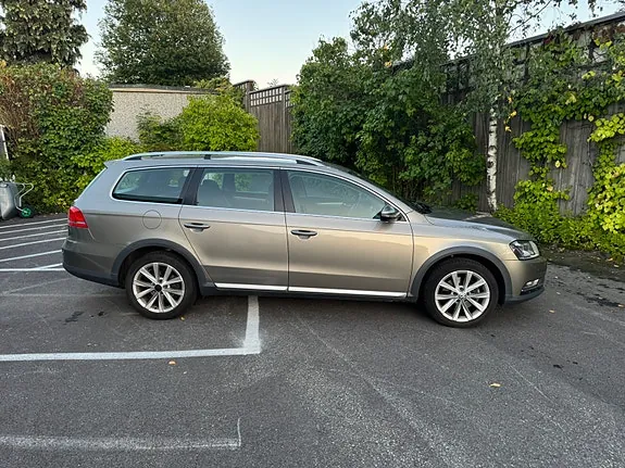Volkswagen Passat Alltrack 2012 photo 2