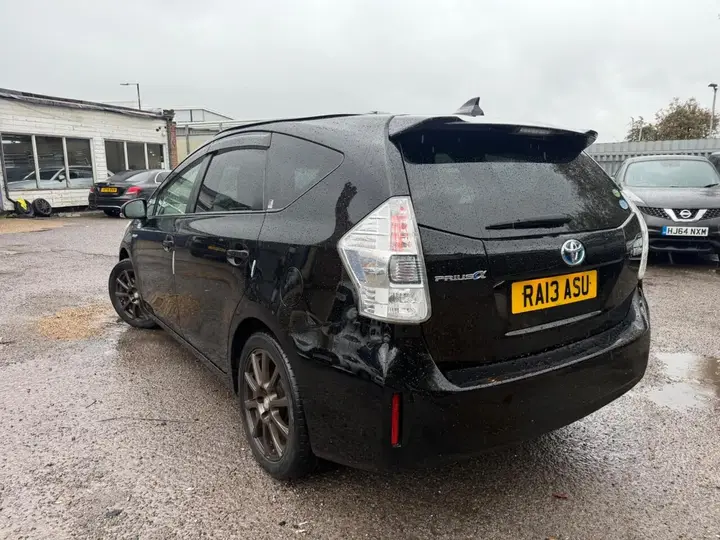 Toyota Prius 2013 photo 2