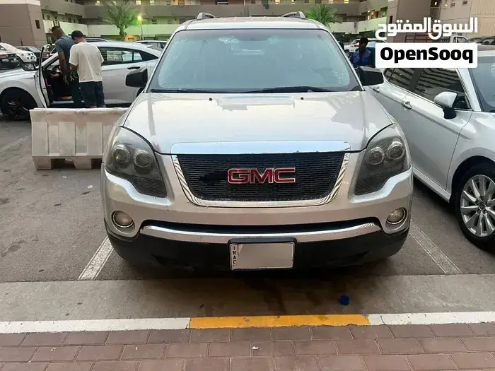 GMC Acadia 2010 photo 2
