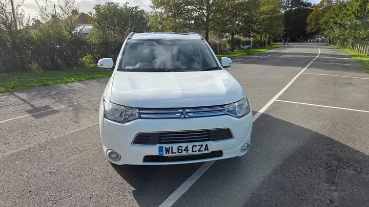 Mitsubishi Outlander 2015 photo 2