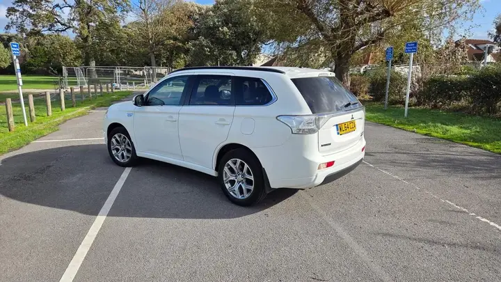 Mitsubishi Outlander 2015 photo 4