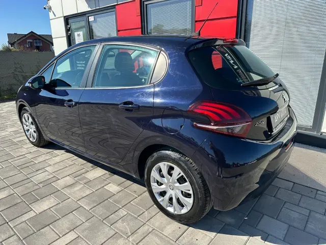 Peugeot 208 2018 photo 3