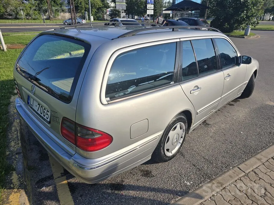Mercedes-Benz E240 2001 photo 2