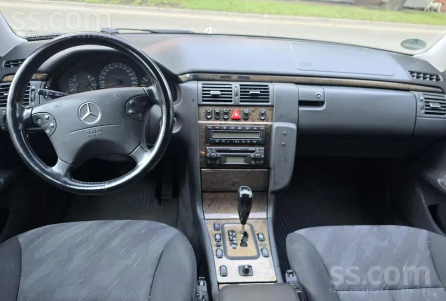 Mercedes-Benz E240 2001 photo 5