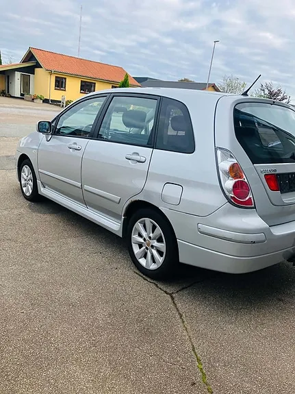 Suzuki Liana 2005 photo 4