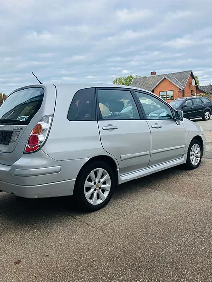 Suzuki Liana 2005 photo 3