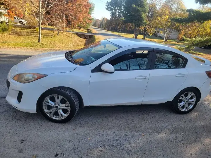 Mazda 3 2013 photo 3