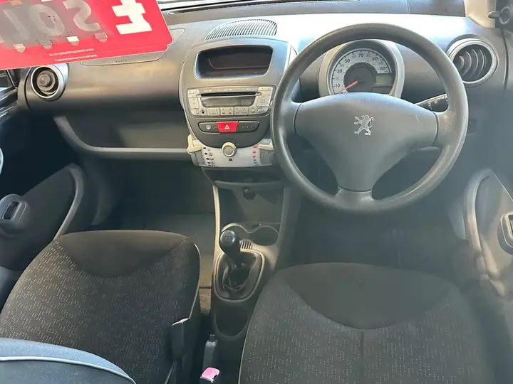 Peugeot 107 2010 photo 2