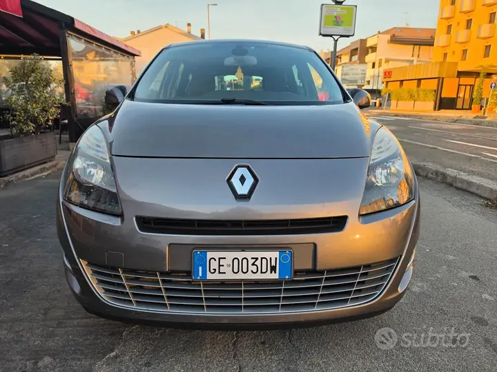 Renault Scenic 2010 photo 3