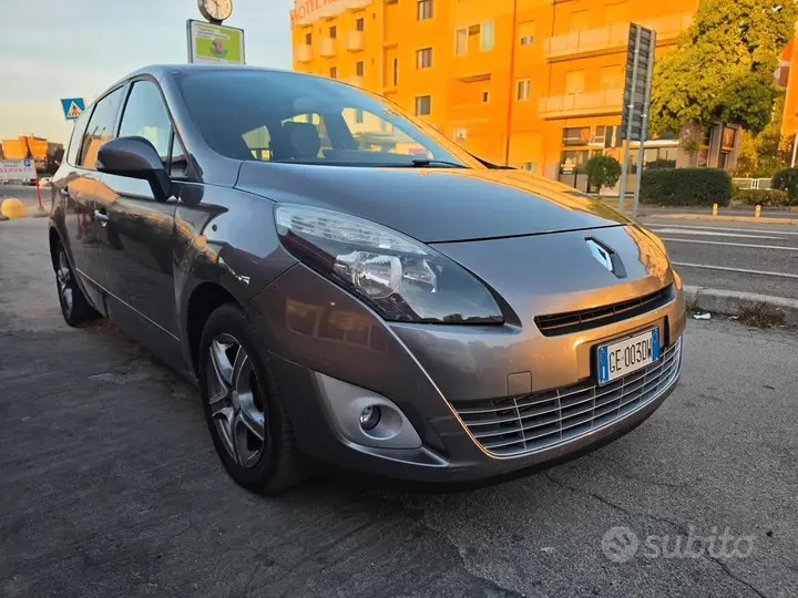 Renault Scenic 2010 photo 2