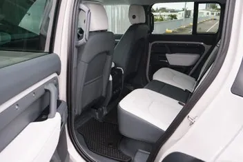 Land Rover Defender 2026 photo 5