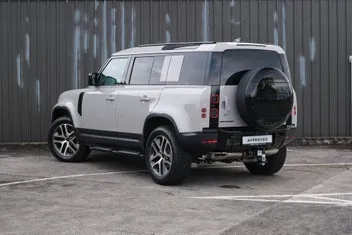 Land Rover Defender 2026 photo 4