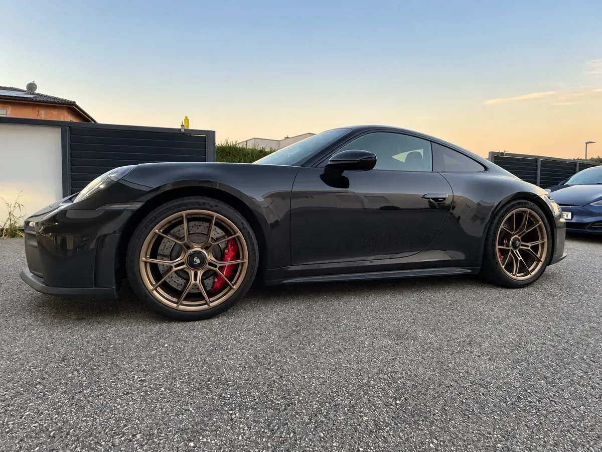 Porsche 911 2025 photo 2