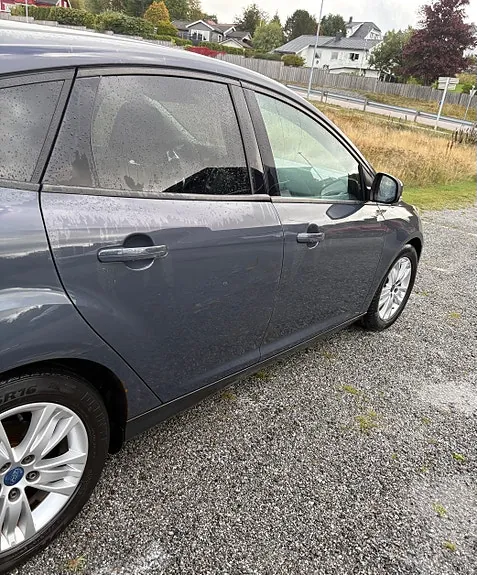 Ford Focus 2011 photo 2