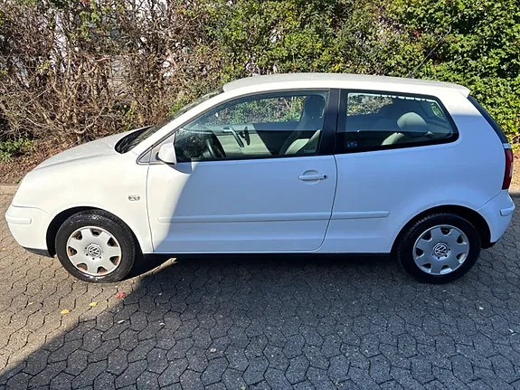 Volkswagen Polo 2002 photo 2