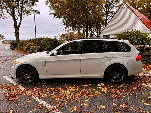 BMW 320D 2009 photo 2