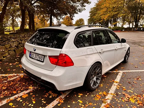 BMW 320D 2009 photo 4