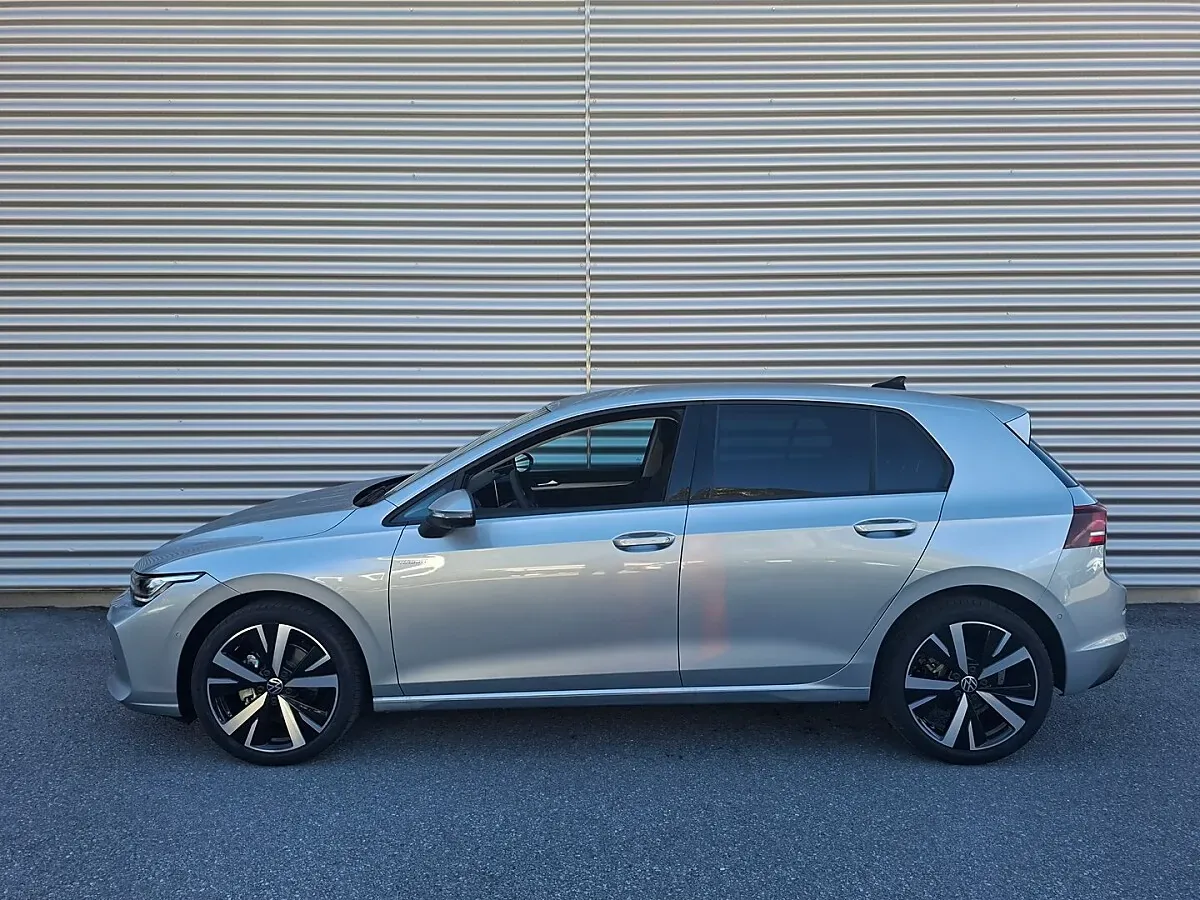 Volkswagen Golf 2026 photo 2