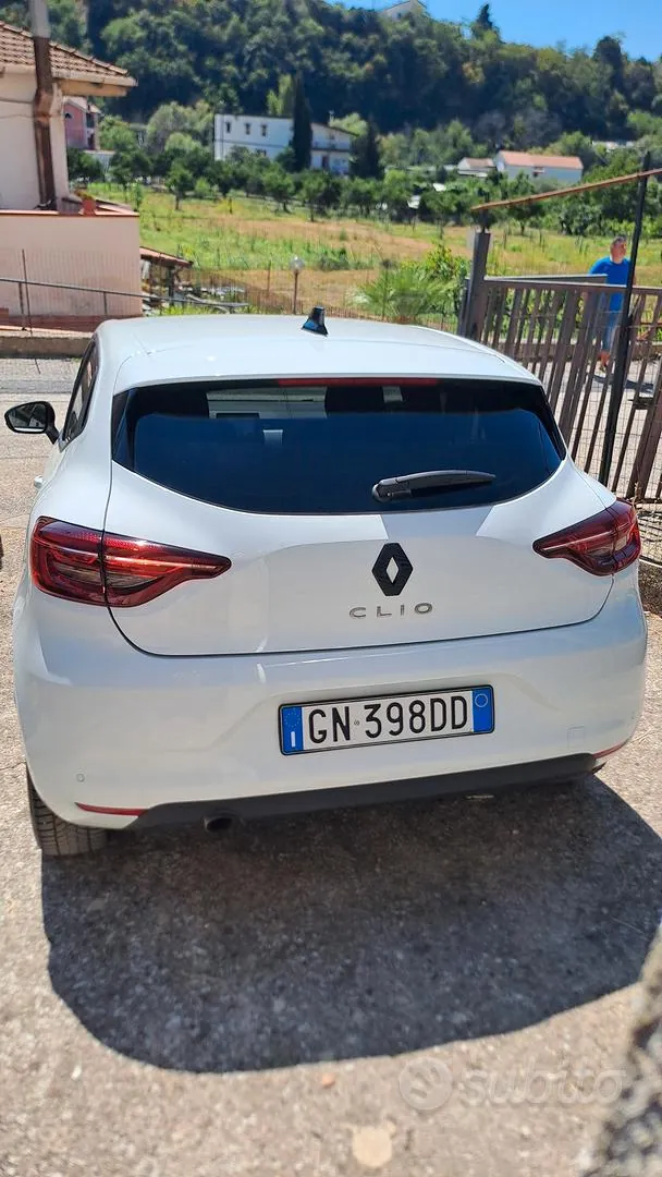 Renault Clio 2023 photo 2