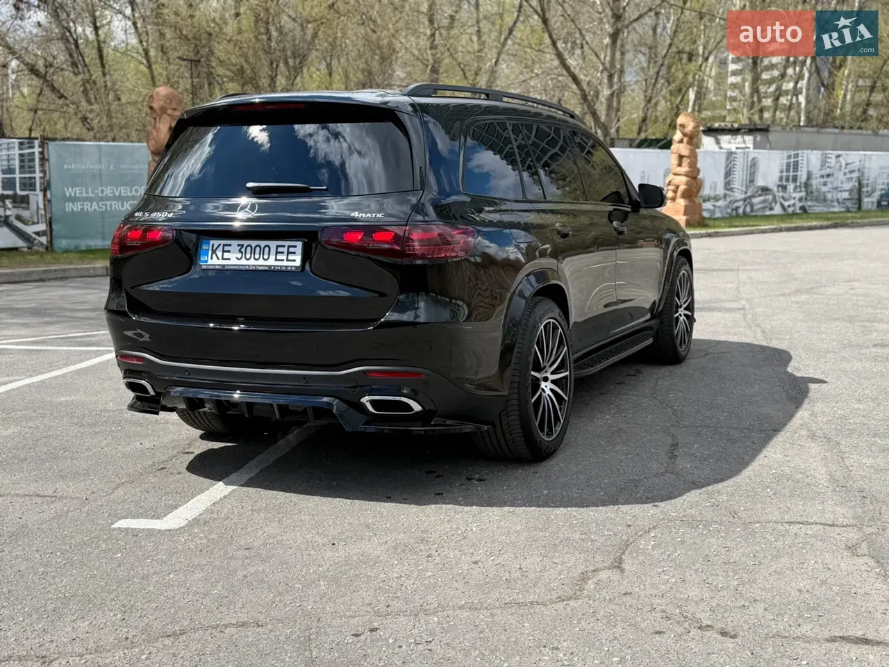 Mercedes-Benz Gls-Class 2025 photo 4