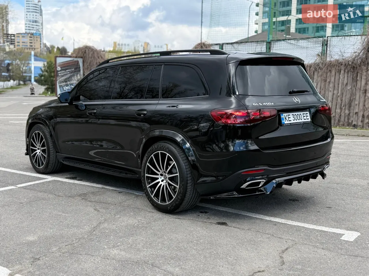 Mercedes-Benz Gls-Class 2025 photo 2