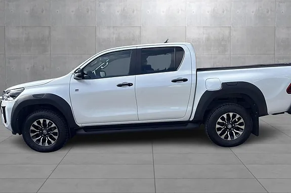Toyota Hilux 2023 photo 2