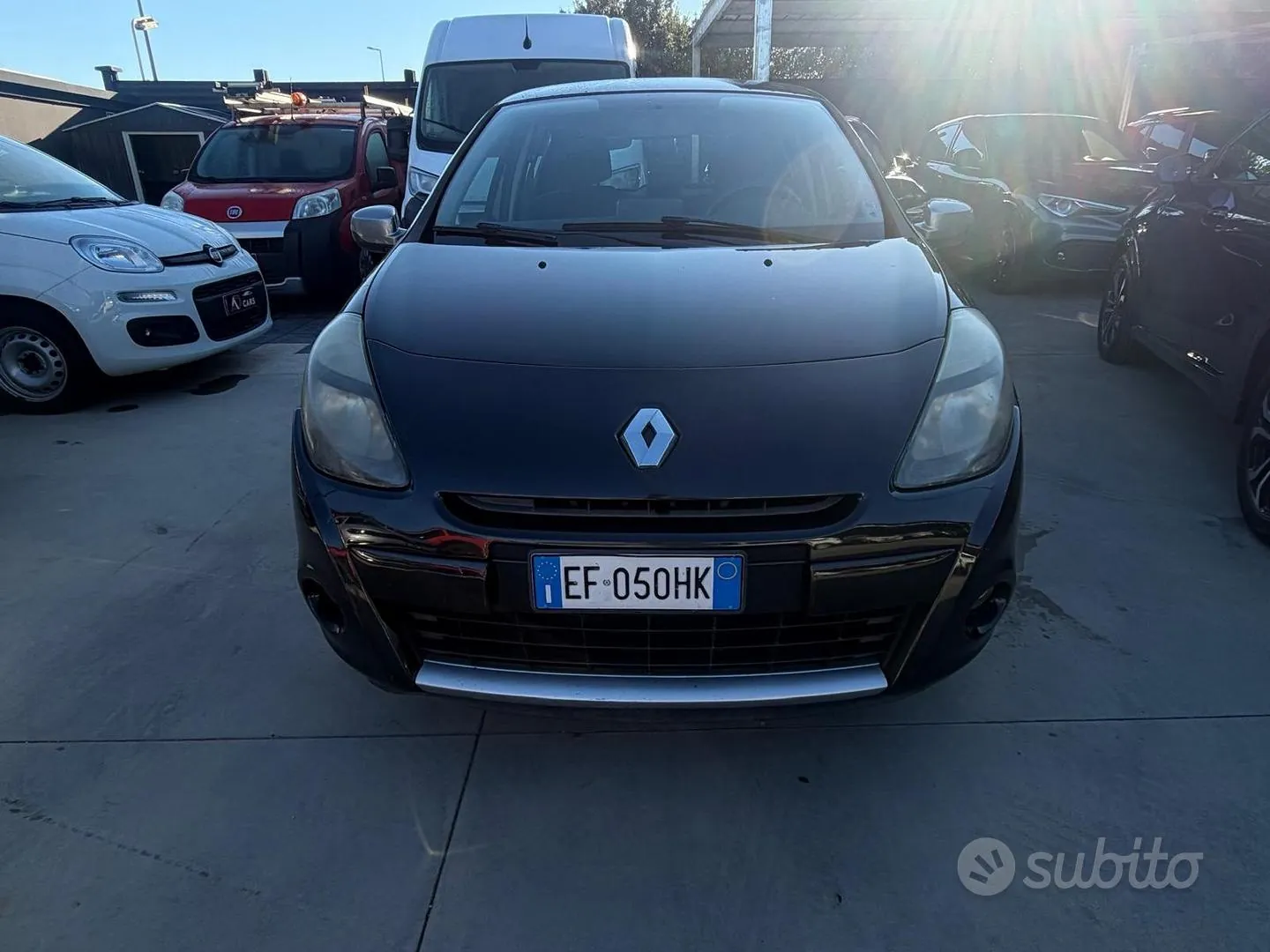 Renault Clio 2010 photo 2