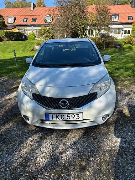 Nissan Note 2014 photo 2