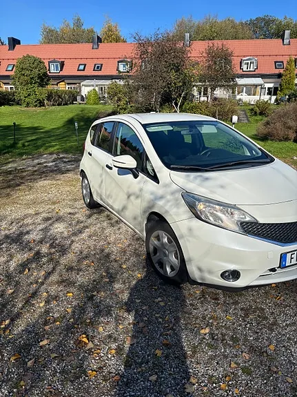 Nissan Note 2014 photo 3