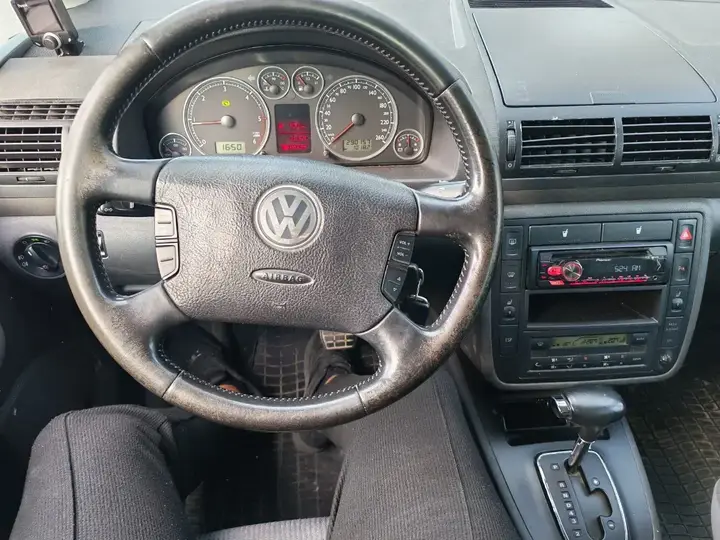 Volkswagen Sharan 2009 photo 2