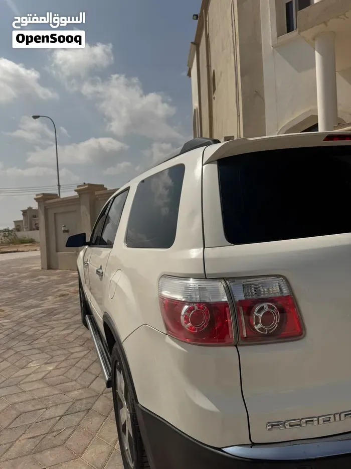 GMC Acadia 2012 photo 3
