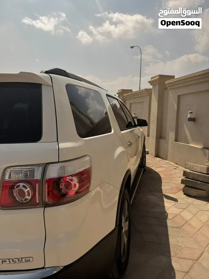 GMC Acadia 2012 photo 2