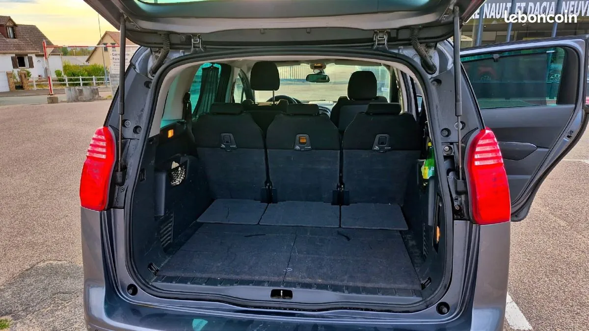 Peugeot 5008 2011 photo 2