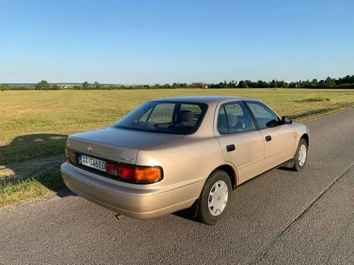 Toyota Camry 1992 photo 3