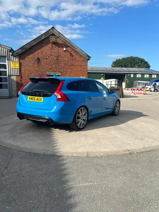 Volvo V60 2016 photo 2