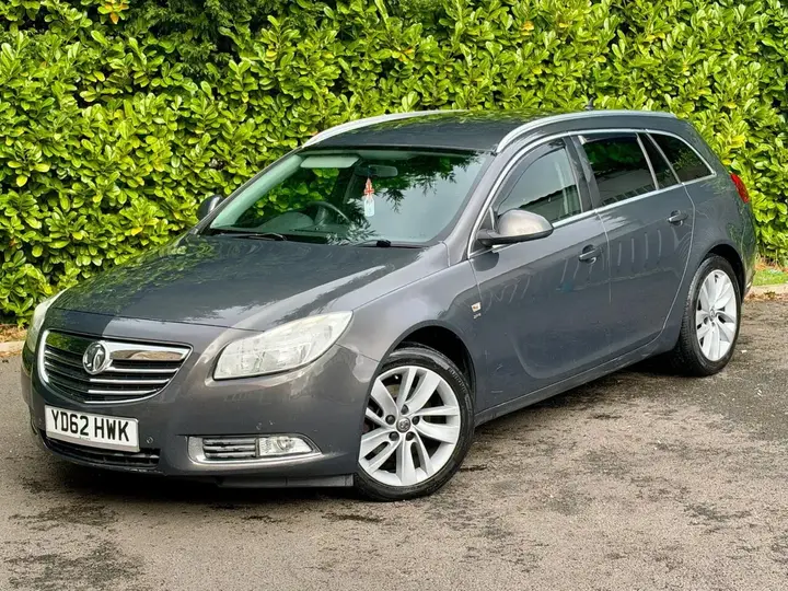 Vauxhall Insignia 2012 photo 3