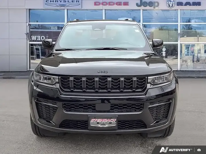 Jeep Grand Cherokee 2026 photo 3