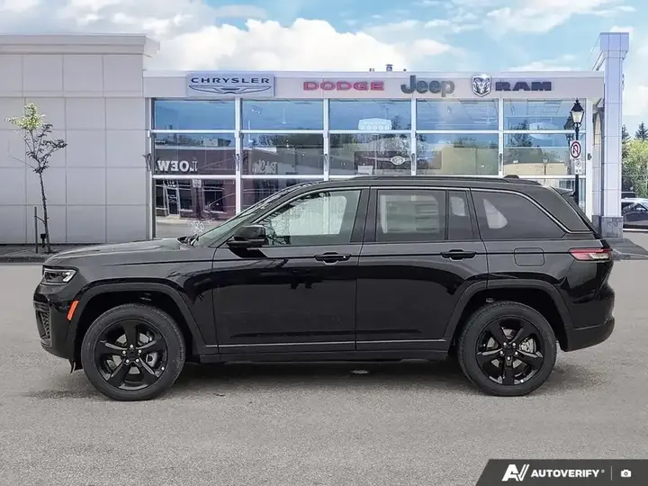 Jeep Grand Cherokee 2026 photo 5